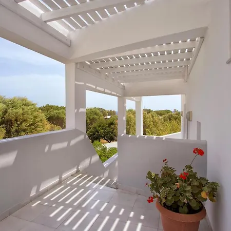 Sunrise In Apartamento Perissa (Santorini)