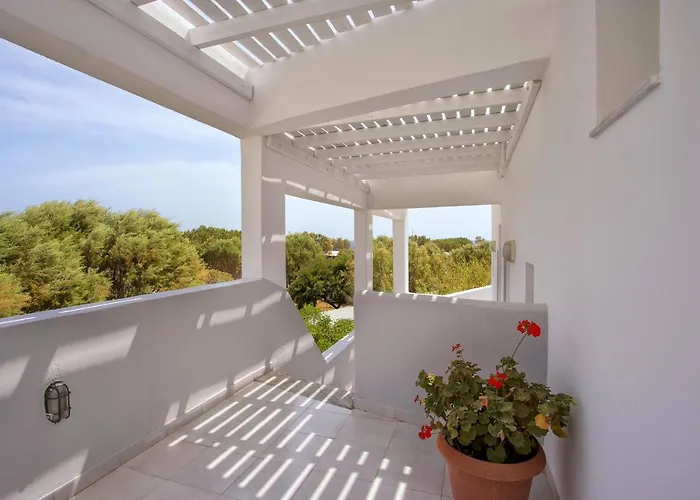 Sunrise In Apartamento Perissa (Santorini)